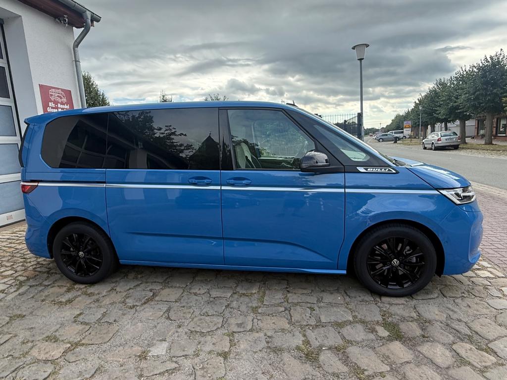 Volkswagen T7 MULTIVAN 2025 г. Синий, пробег 5800 км