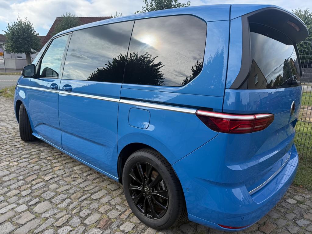 Volkswagen T7 MULTIVAN 2025 г. Синий, пробег 5800 км
