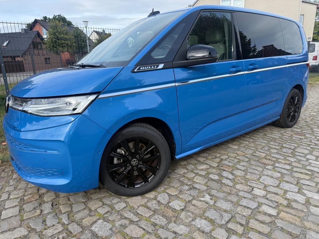 Volkswagen T7 MULTIVAN 2025 г. Синий, пробег 5800 км