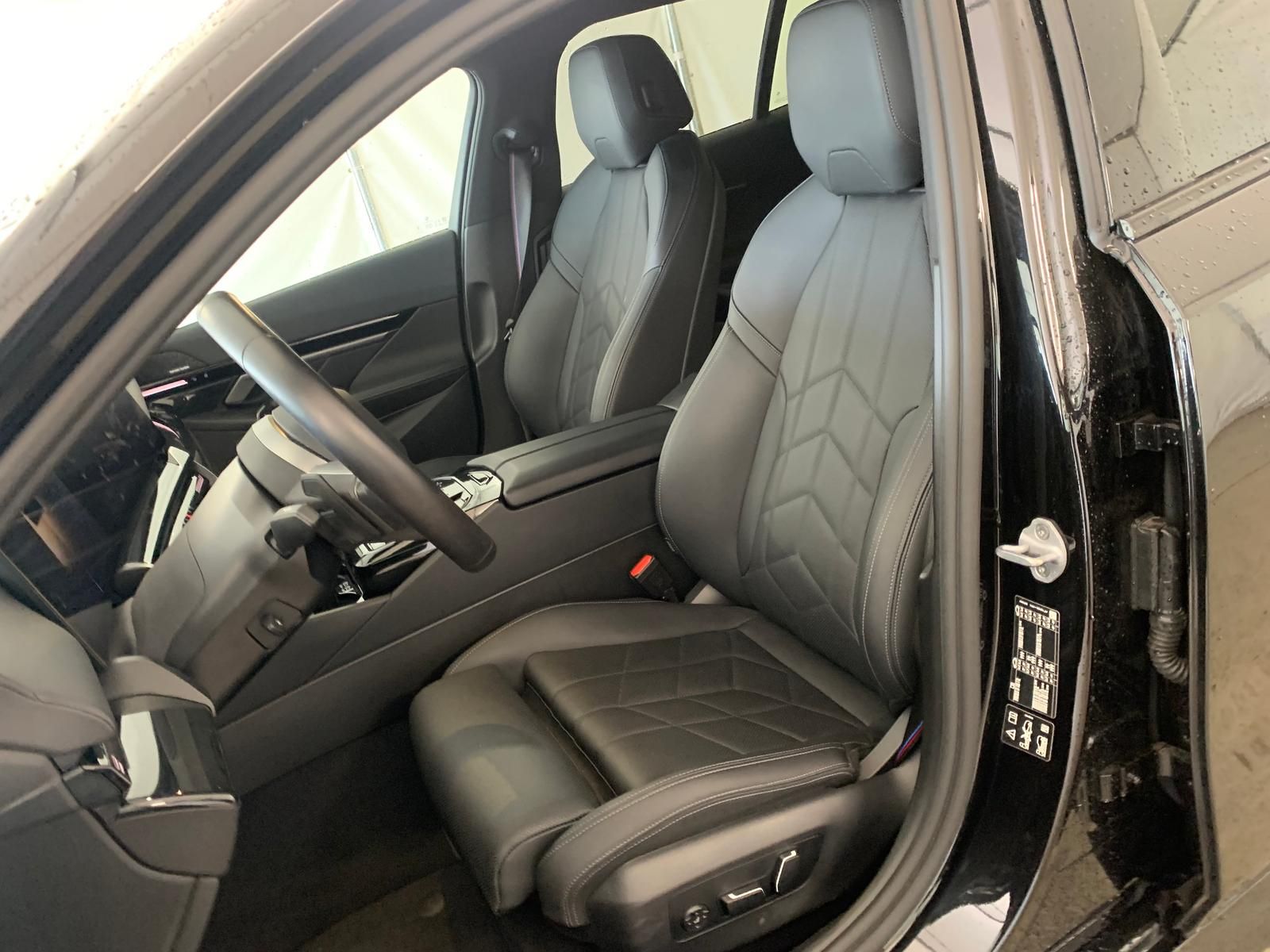 BMW 540 2025 г. Чёрный, пробег 36826 км