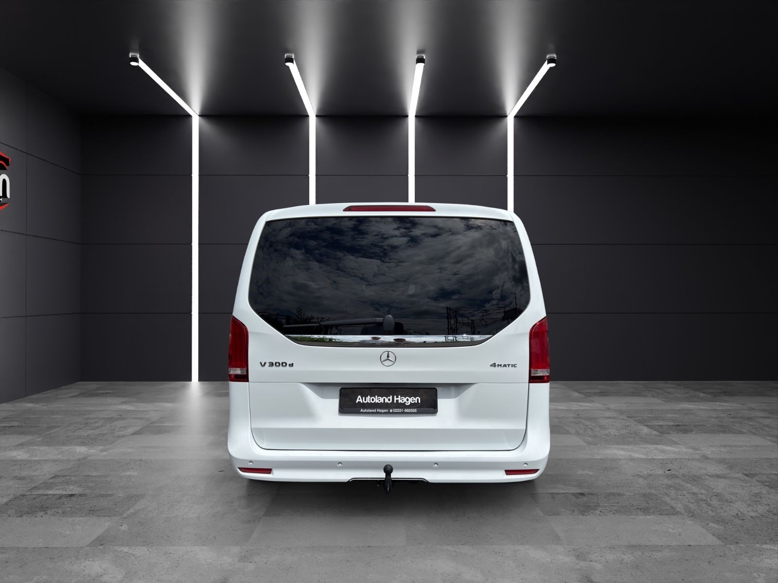 Mercedes-Benz V 300 2023 г. Белый, пробег 29382 км