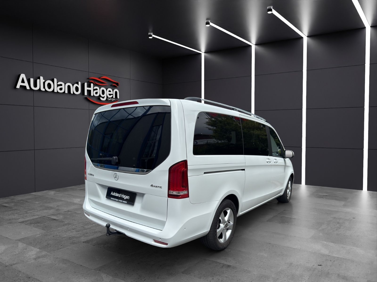 Mercedes-Benz V 300 2023 г. Белый, пробег 29382 км