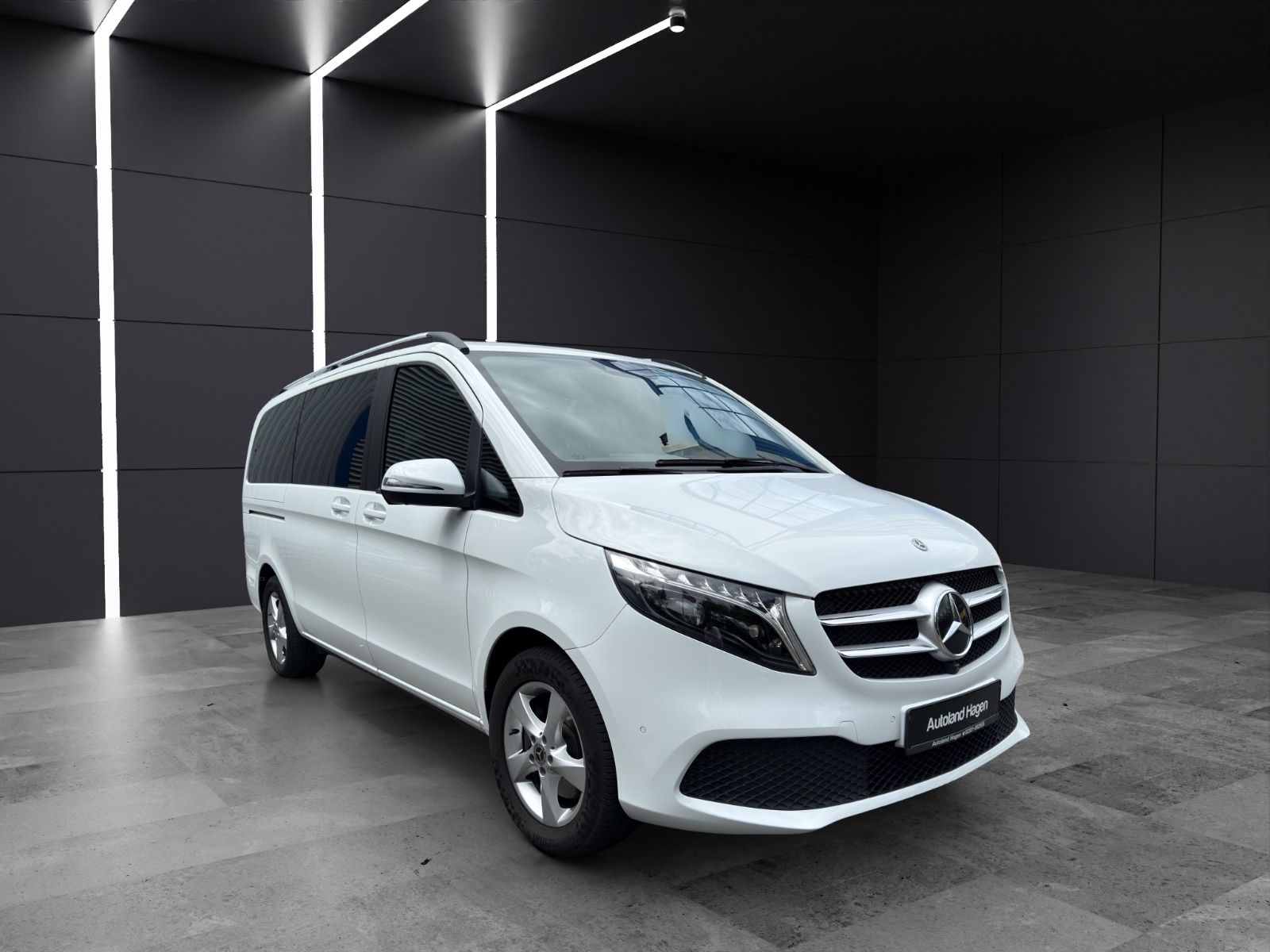 Mercedes-Benz V 300 2023 г. Белый, пробег 29382 км