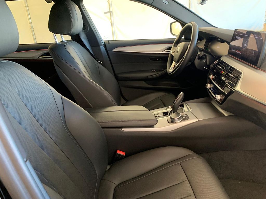 BMW 530 2022 г. Чёрный, пробег 48604 км