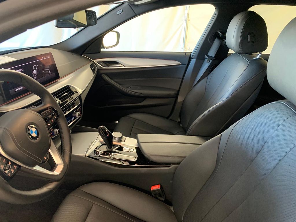 BMW 530 2022 г. Чёрный, пробег 48604 км