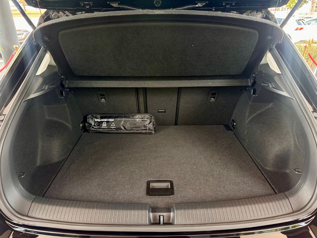 Volkswagen T-Roc 2025 г. Чёрный, пробег 40025 км