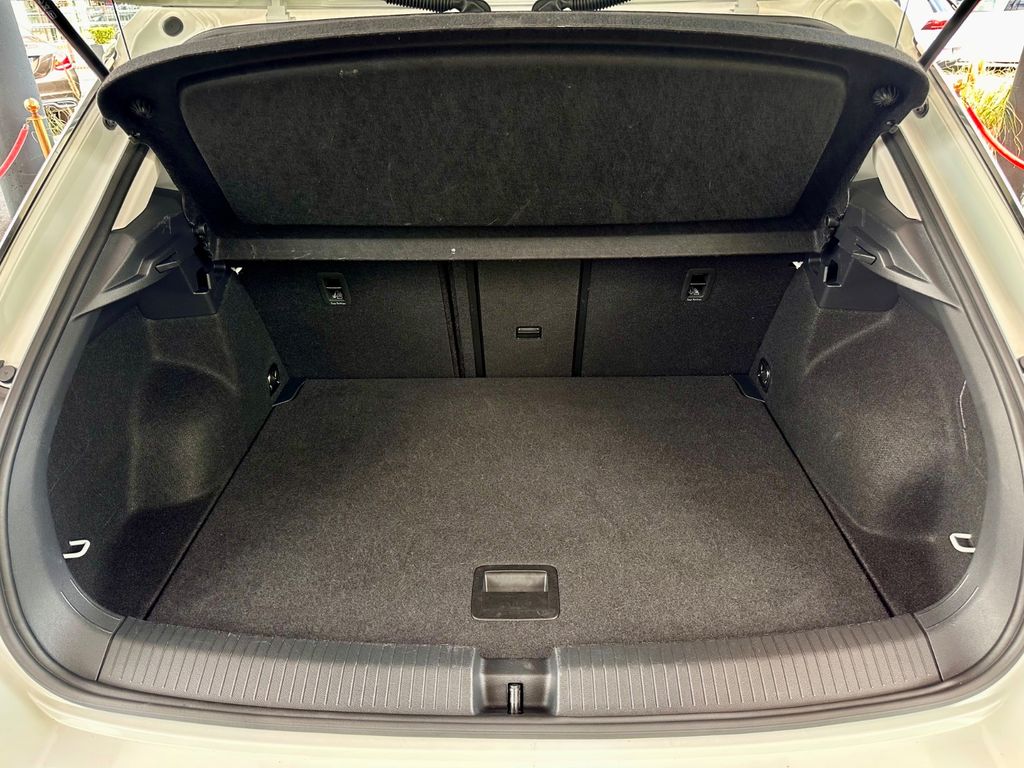 Volkswagen T-Roc 2025 г. Белый, пробег 51135 км