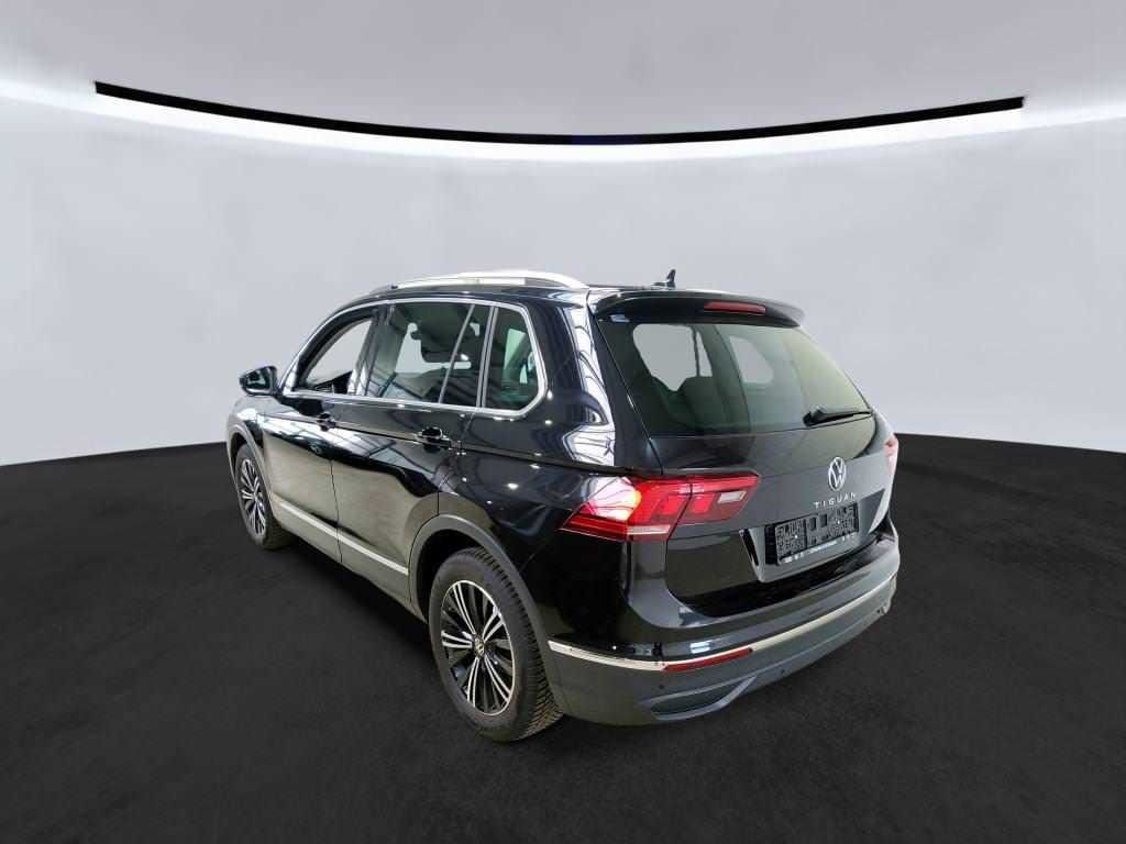 Volkswagen Tiguan 2023 г. Чёрный, пробег 52323 км