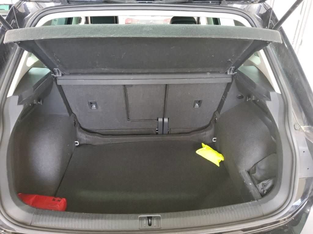 Volkswagen Tiguan 2023 г. Чёрный, пробег 52323 км