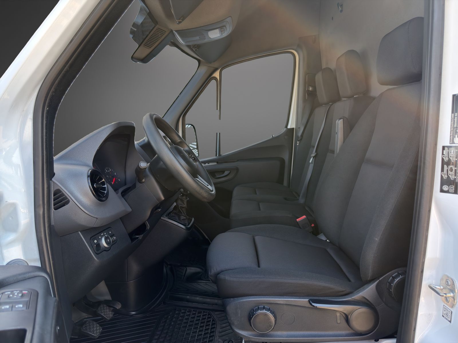 Mercedes-Benz SPRINTER 2024 г. Белый, пробег 52691 км