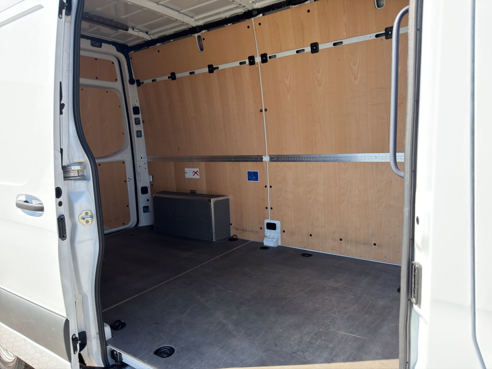 Mercedes-Benz SPRINTER 2024 г. Белый, пробег 52691 км