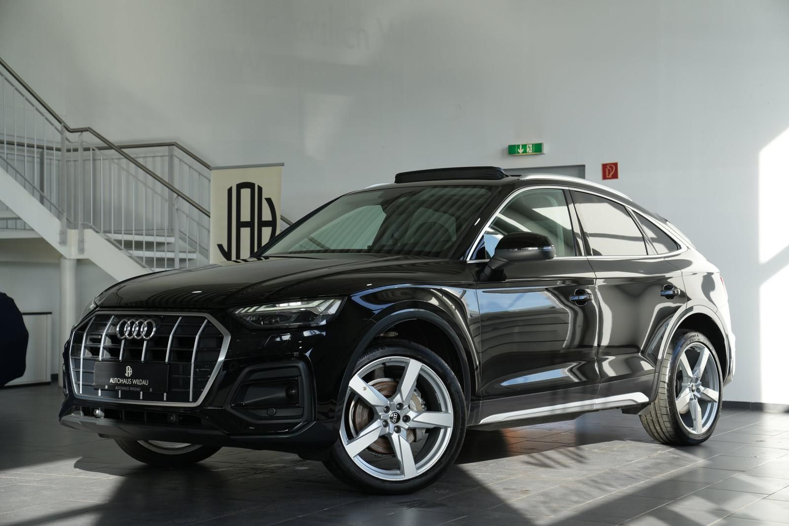 Audi Q5 2022 г. Чёрный, пробег 46170 км