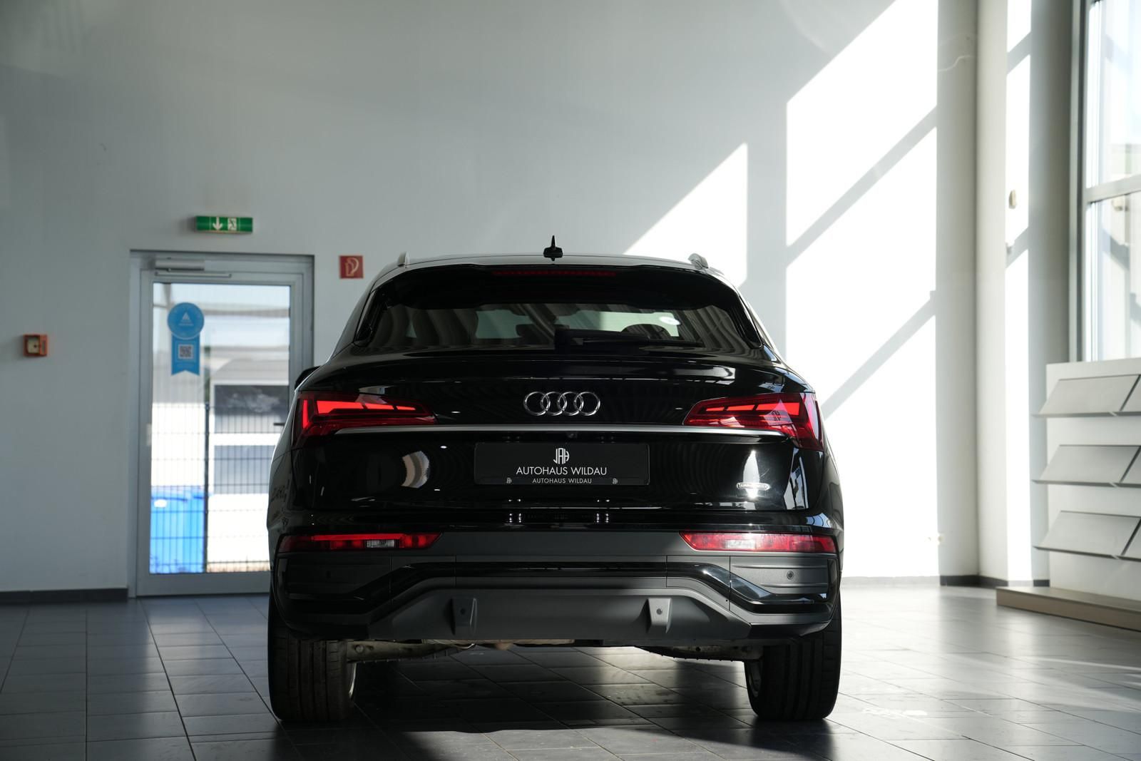 Audi Q5 2022 г. Чёрный, пробег 46170 км
