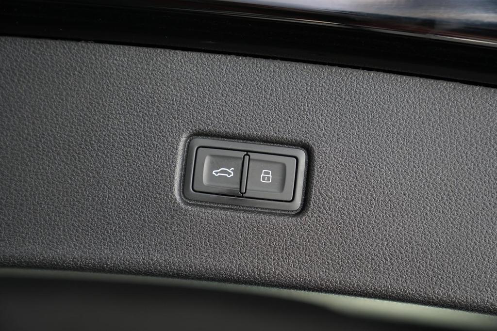 Audi Q5 2022 г. Чёрный, пробег 46170 км