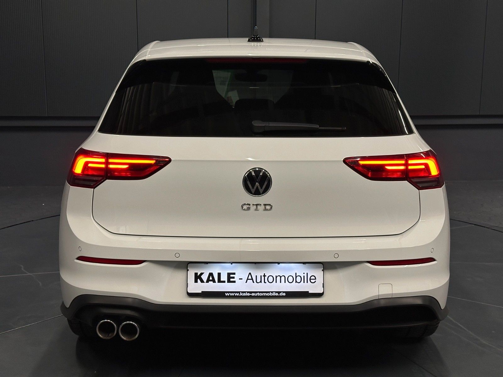 Volkswagen Golf 2023 г. Белый, пробег 24000 км