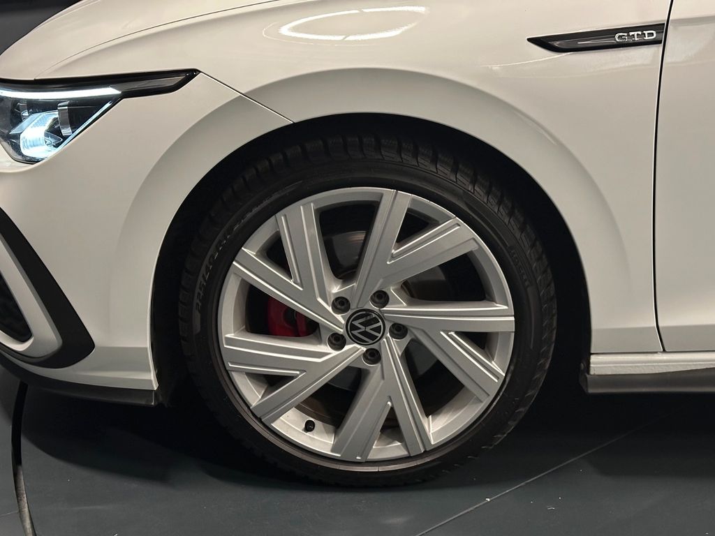 Volkswagen Golf 2023 г. Белый, пробег 24000 км