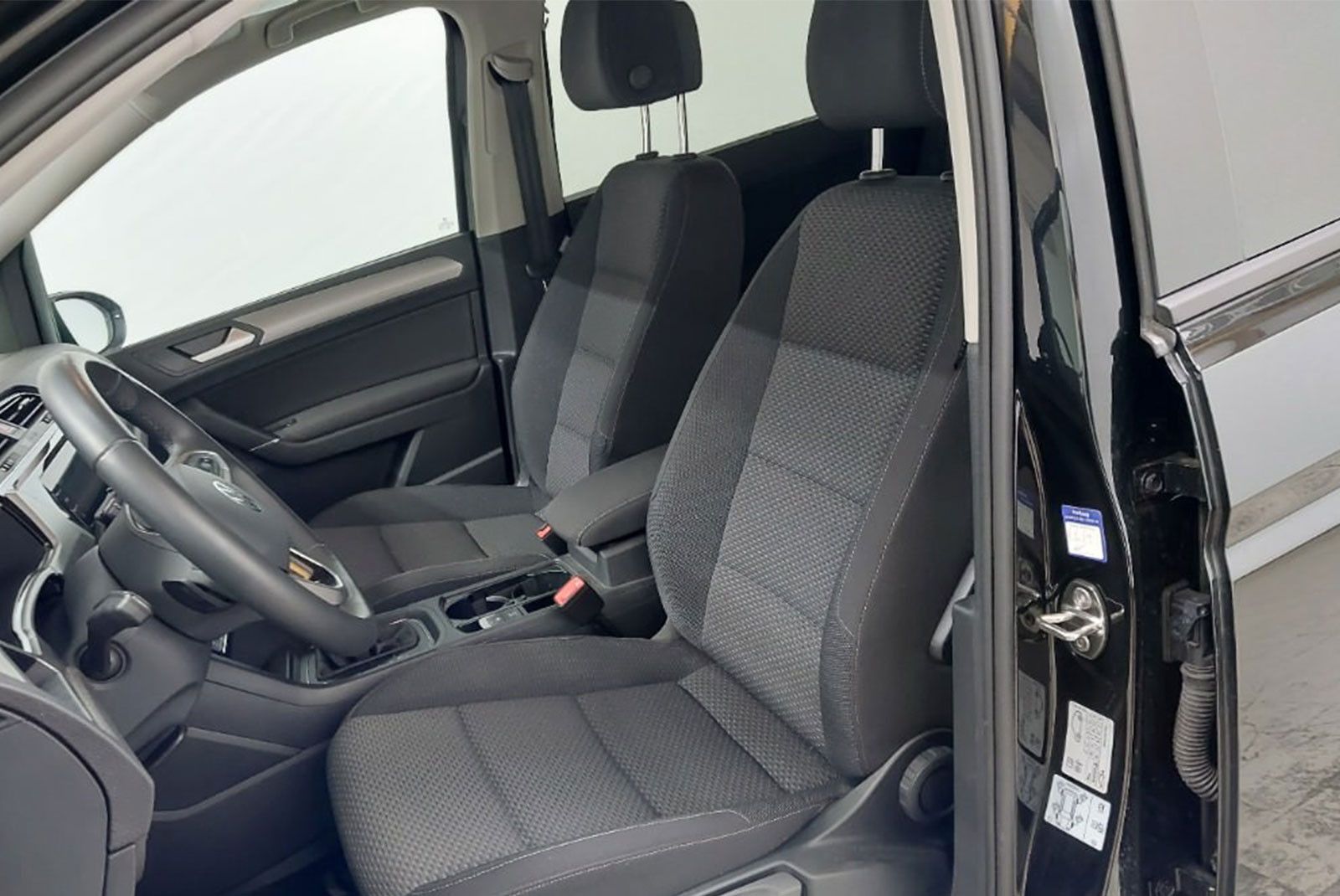 Volkswagen Touran 2025 г. Чёрный, пробег 19975 км