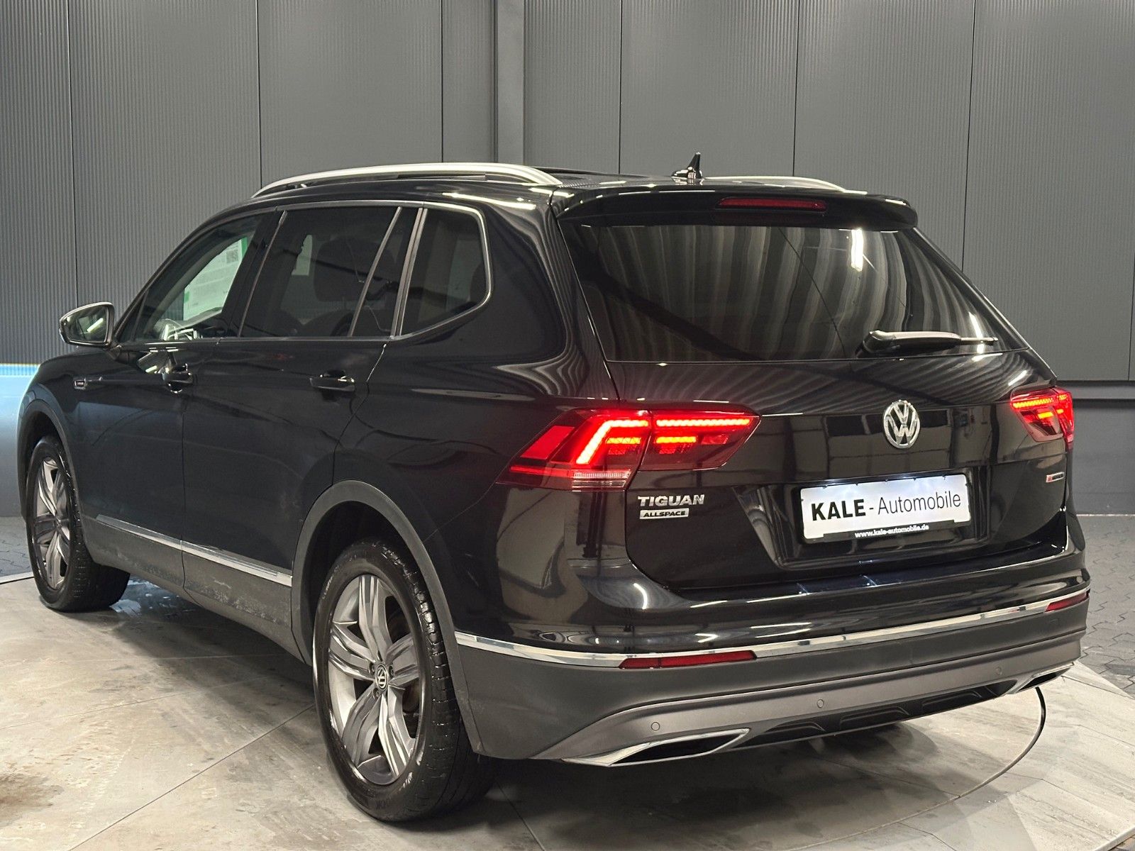 Volkswagen TIGUAN ALLSPACE 2021 г. Чёрный, пробег 51000 км