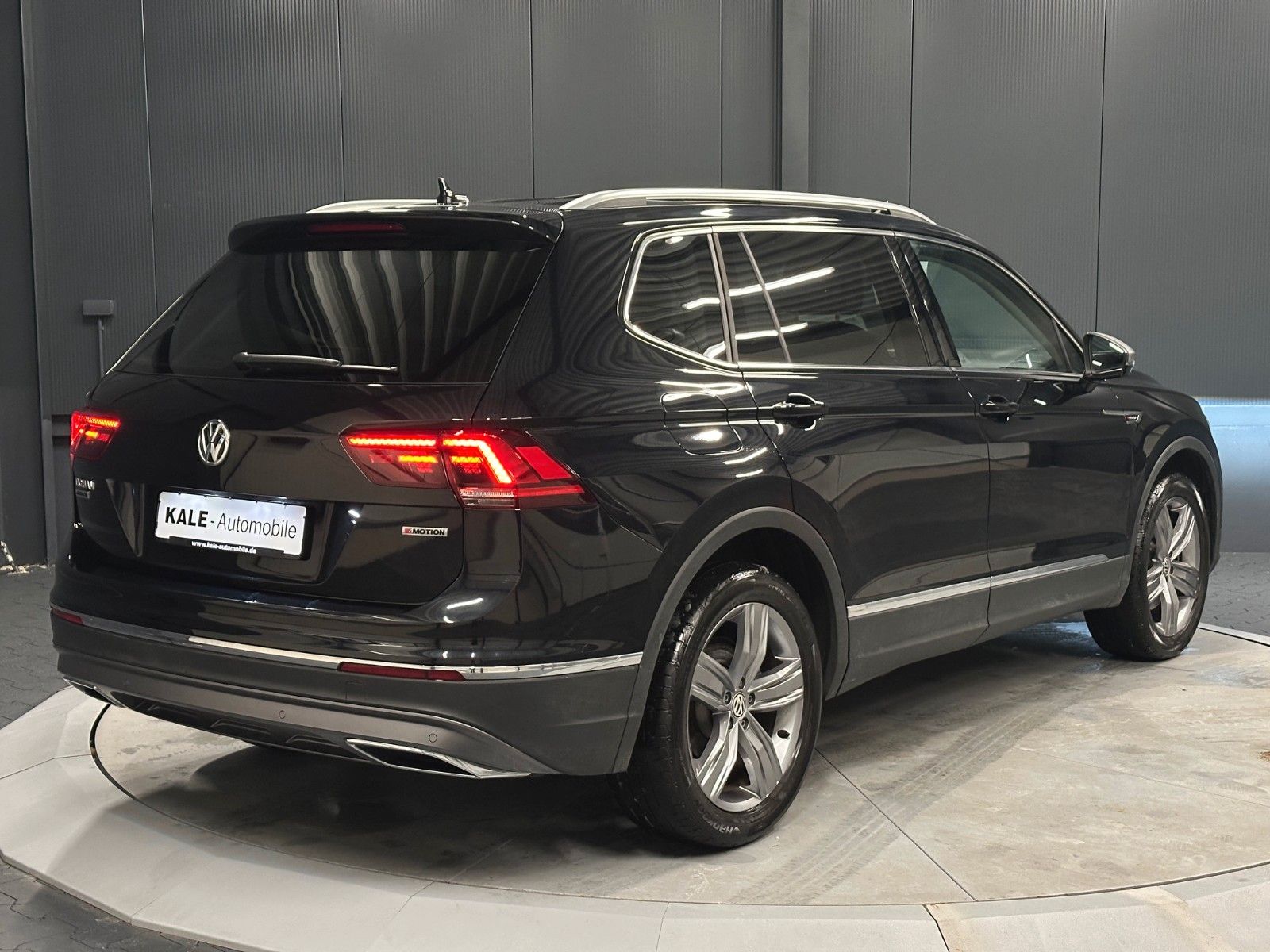 Volkswagen TIGUAN ALLSPACE 2021 г. Чёрный, пробег 51000 км