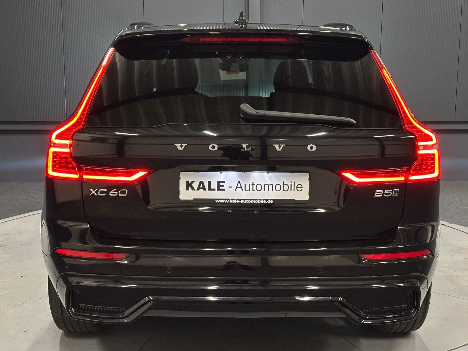 Volvo XC60 2022 г. Чёрный, пробег 60000 км