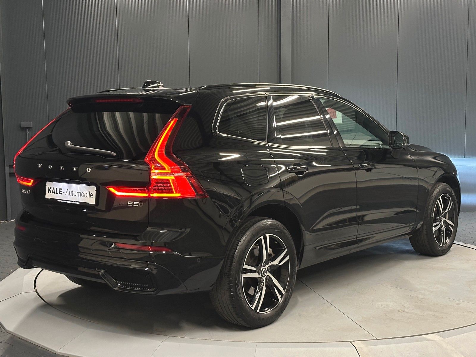 Volvo XC60 2022 г. Чёрный, пробег 60000 км
