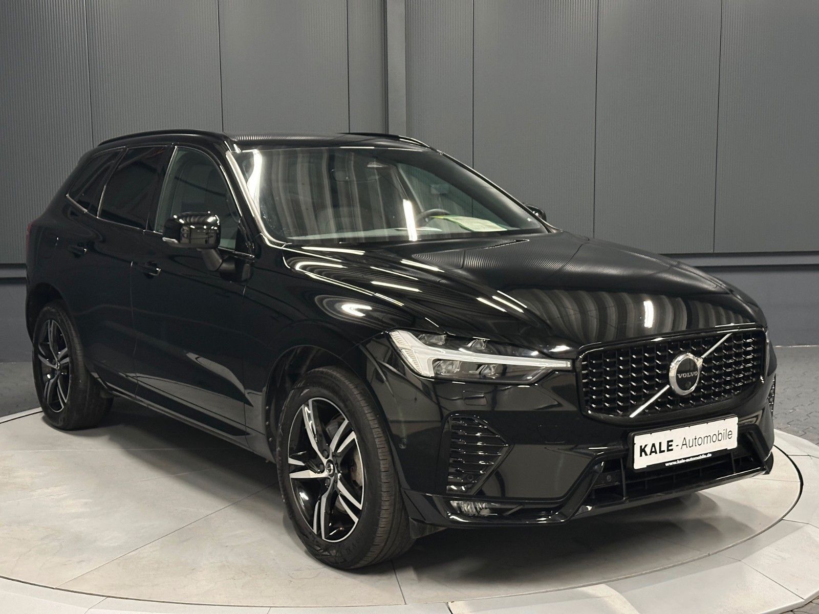 Volvo XC60 2022 г. Чёрный, пробег 60000 км