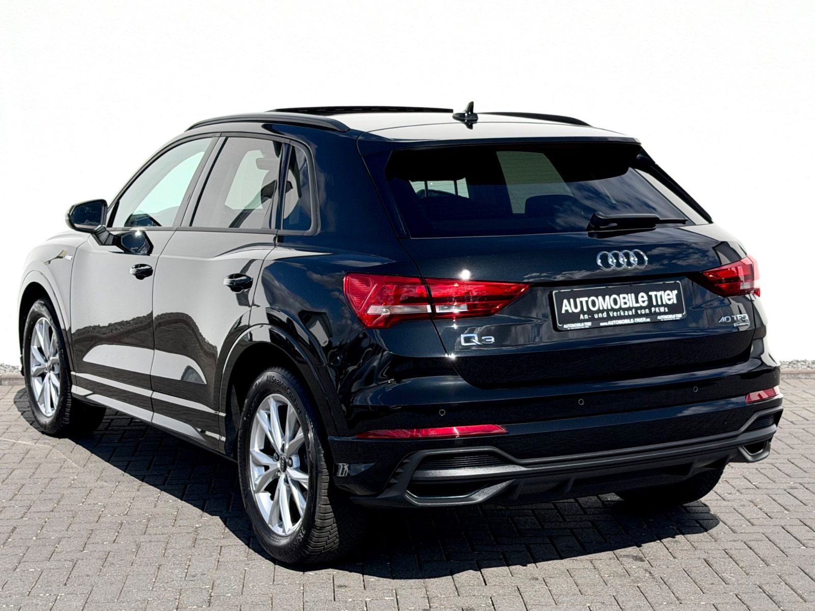 Audi Q3 2025 г. Чёрный, пробег 32000 км