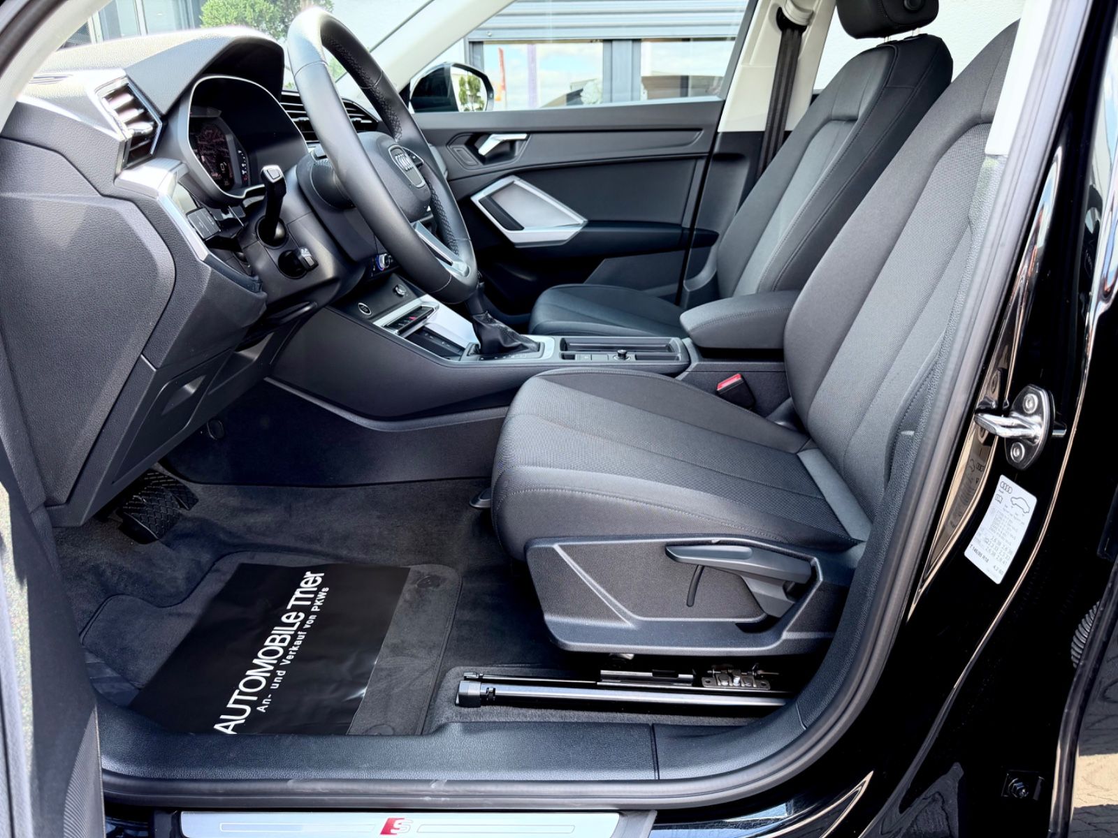 Audi Q3 2025 г. Чёрный, пробег 32000 км