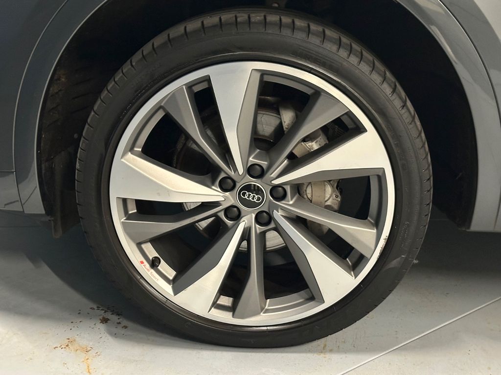 Audi Q5 2023 г. Серый, пробег 41000 км