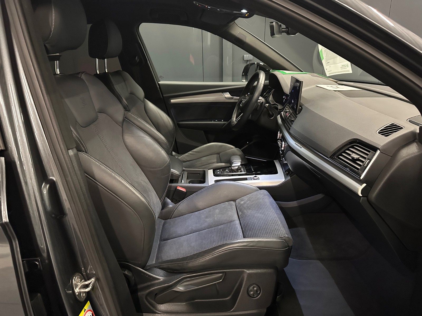 Audi Q5 2023 г. Серый, пробег 41000 км