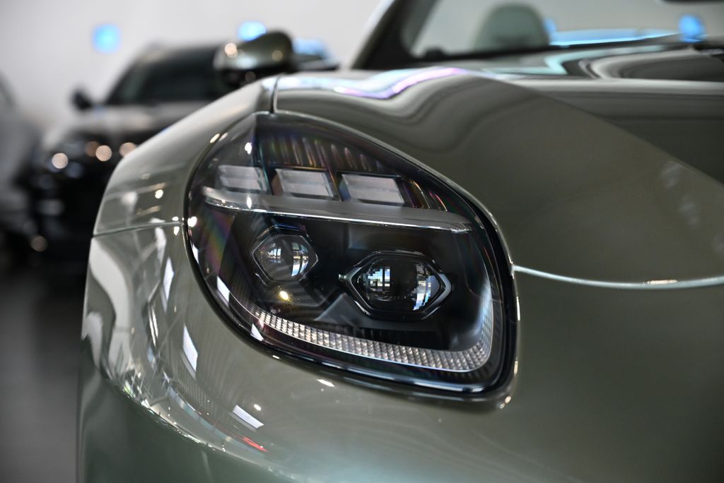 Aston Martin Vanquish 2025 г. Зелёный, пробег 13500 км