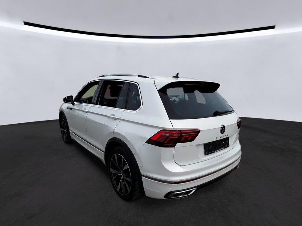 Volkswagen Tiguan 2023 г. Белый, пробег 25739 км