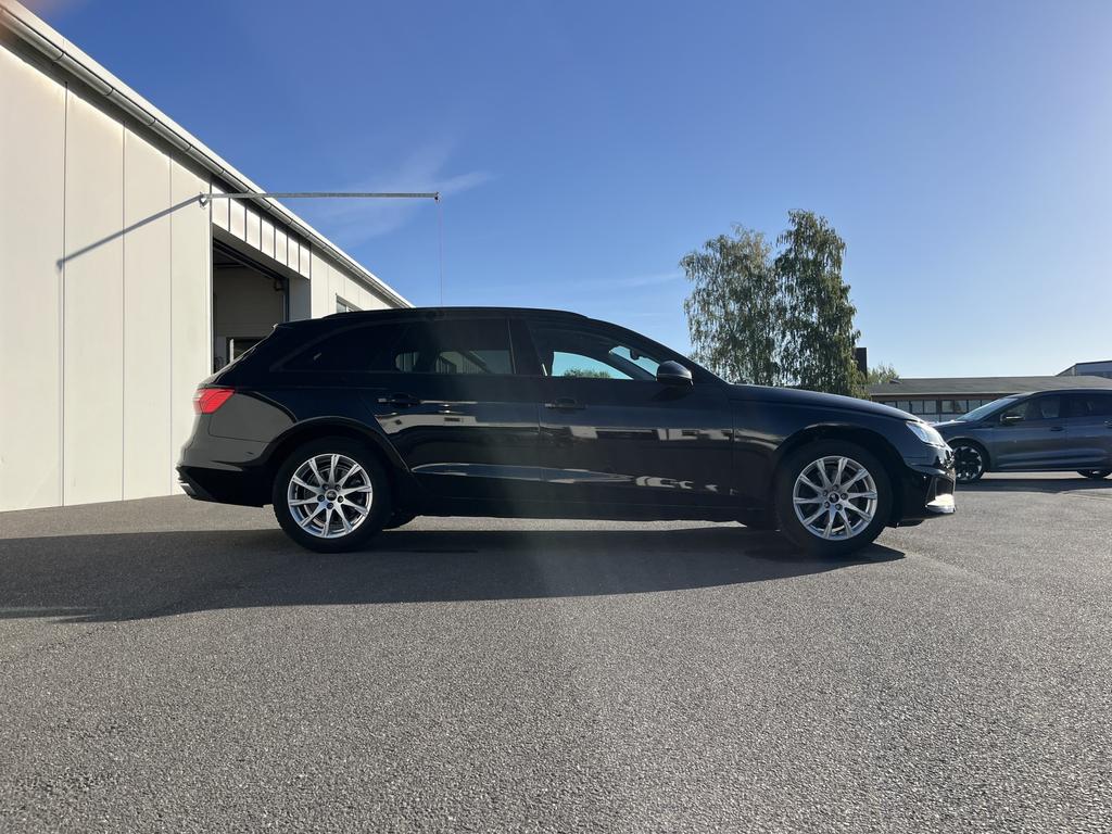 Audi A4 2022 г. Чёрный, пробег 43733 км