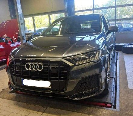 Audi Q7 2022 г. Серый, пробег 59890 км