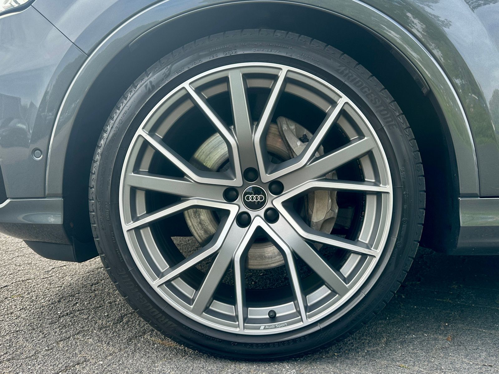 Audi Q7 2022 г. Серый, пробег 59890 км