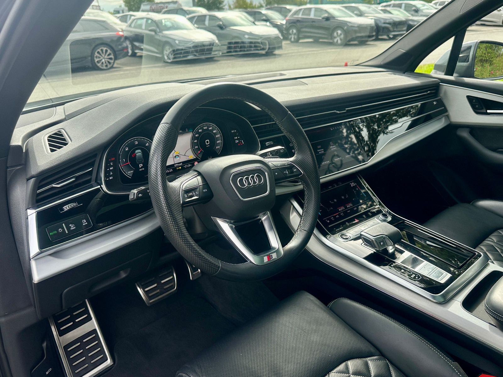 Audi Q7 2022 г. Серый, пробег 59890 км