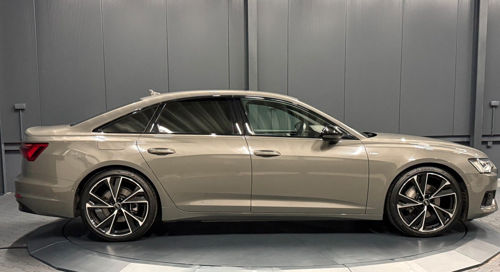 Audi A6 2023 г. Серый, пробег 51000 км