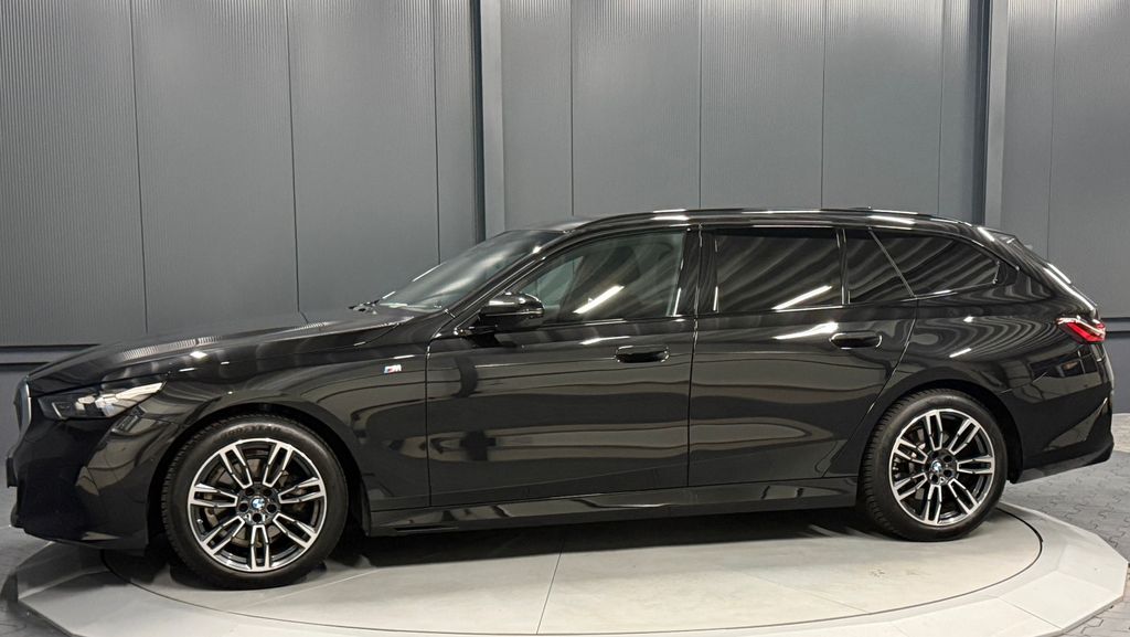 BMW 520 2024 г. Чёрный, пробег 25000 км