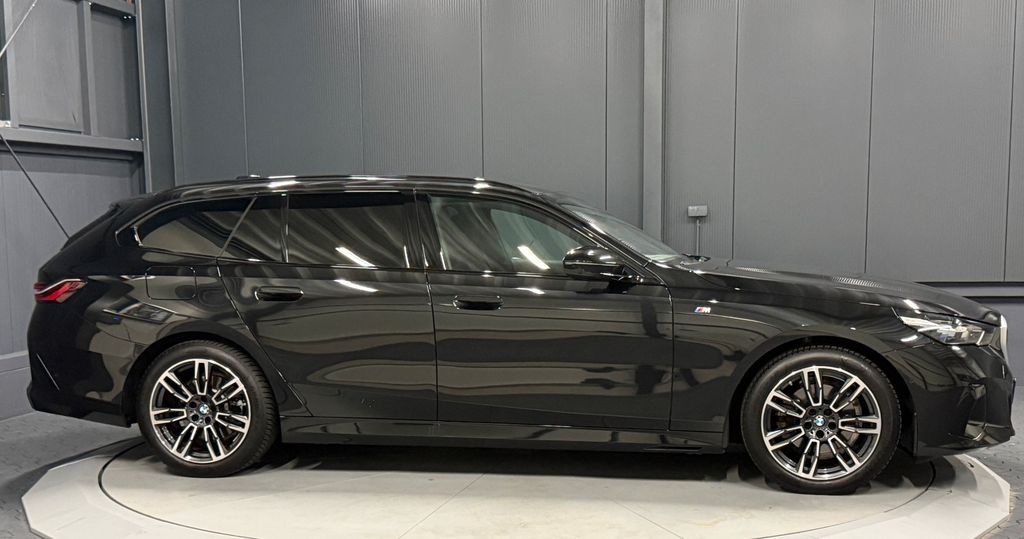 BMW 520 2024 г. Чёрный, пробег 25000 км