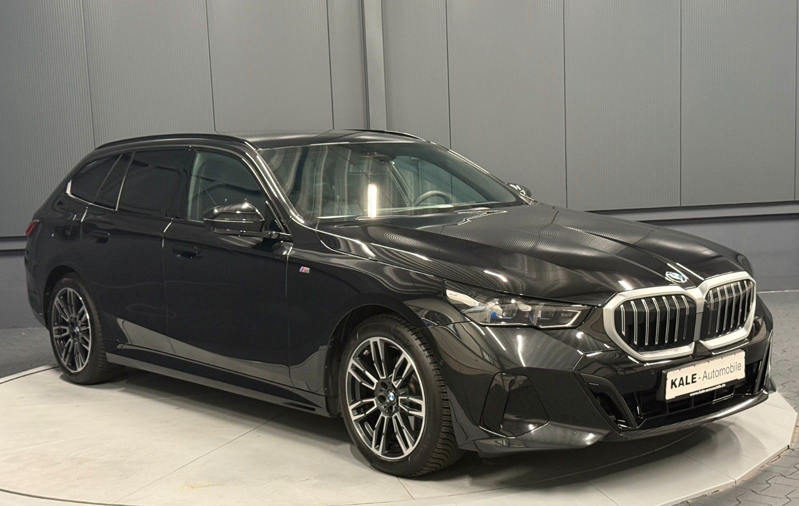 BMW 520 2024 г. Чёрный, пробег 25000 км