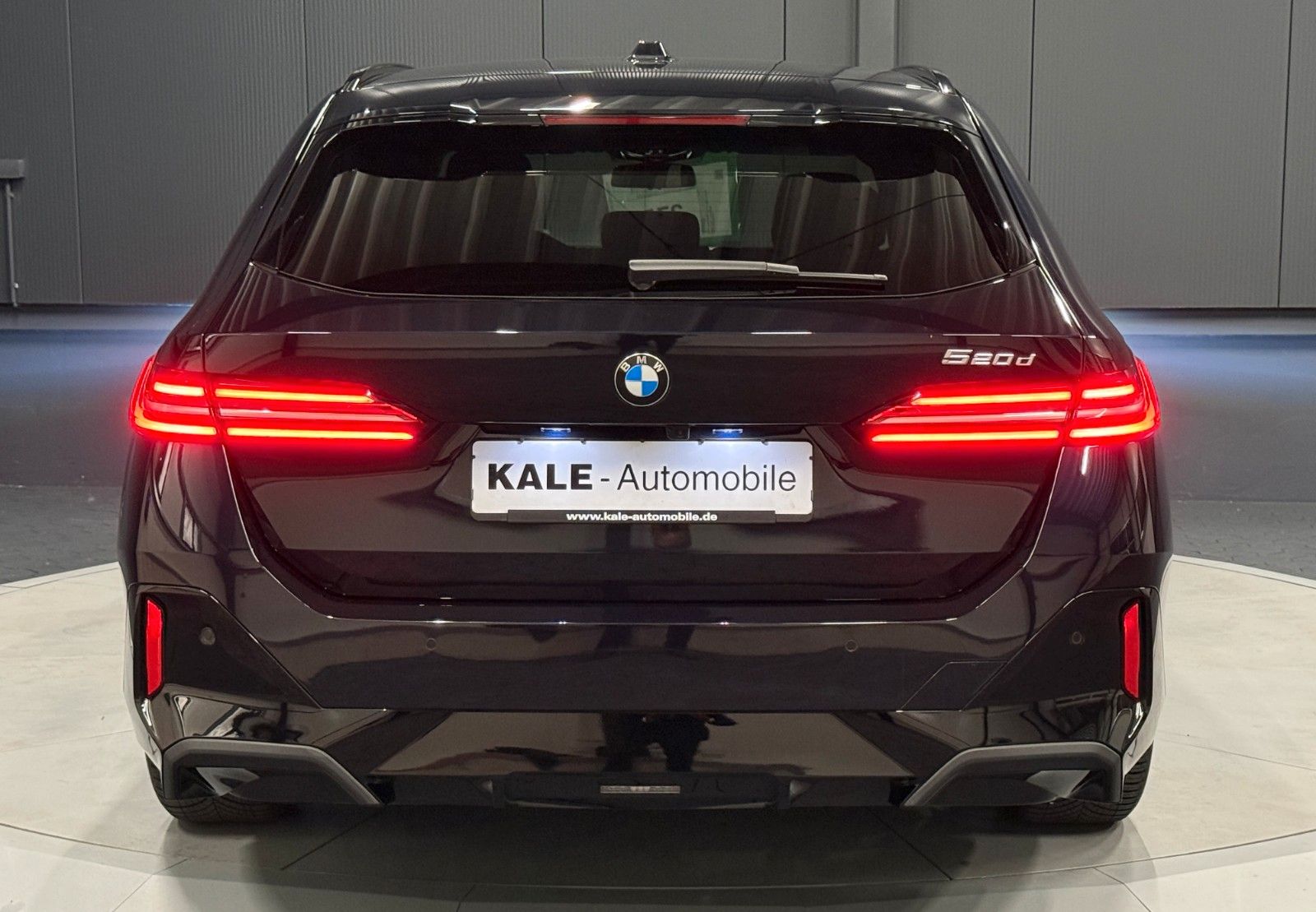 BMW 520 2024 г. Чёрный, пробег 20000 км