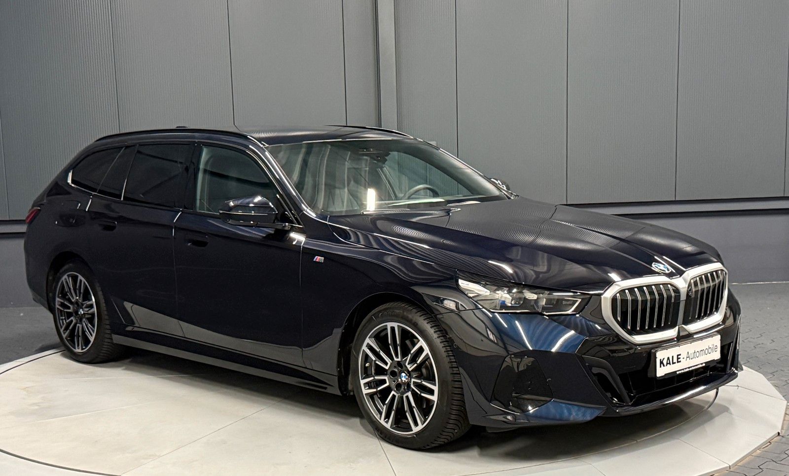 BMW 520 2024 г. Чёрный, пробег 20000 км