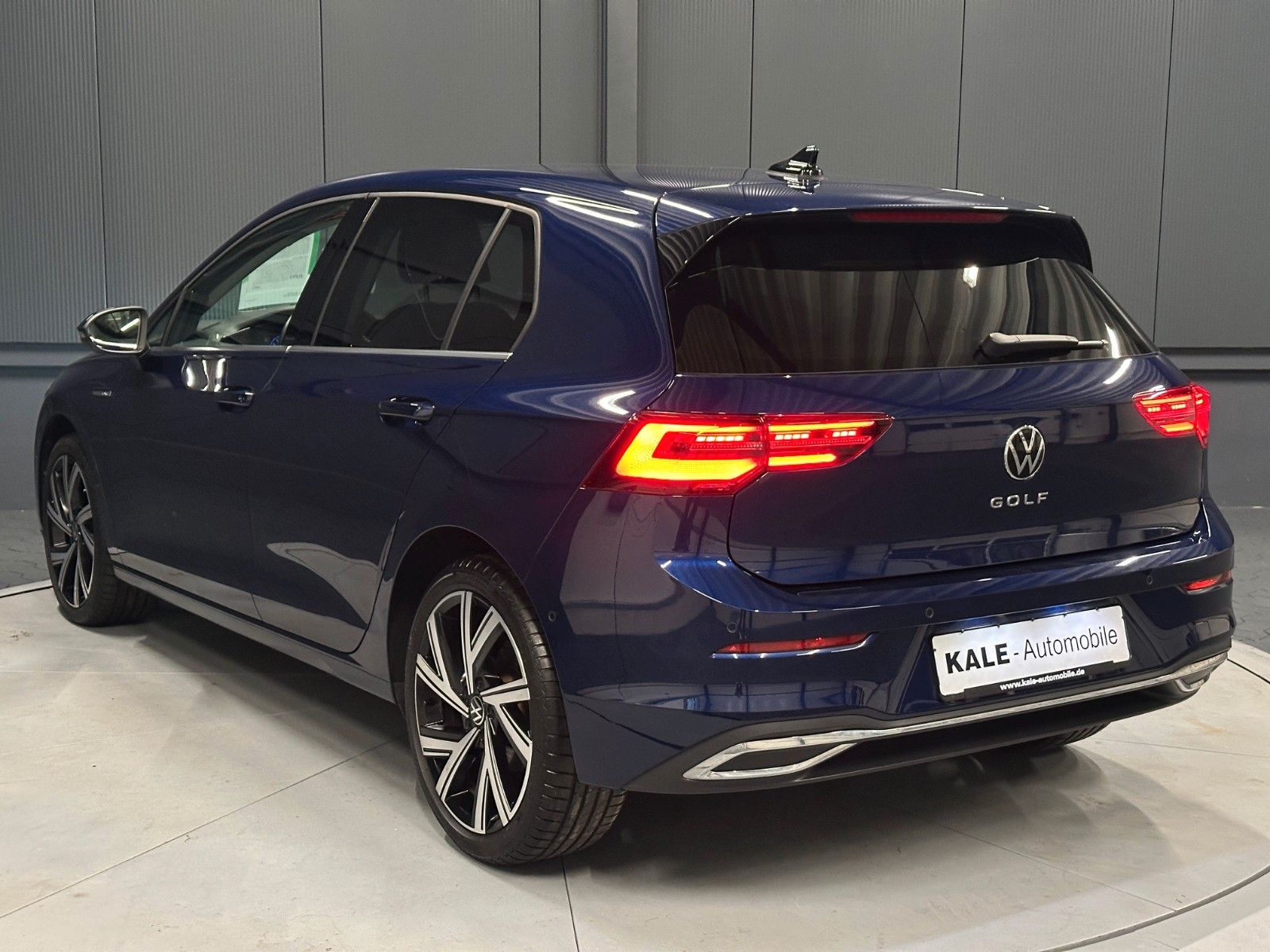Volkswagen Golf 2023 г. Синий, пробег 13000 км