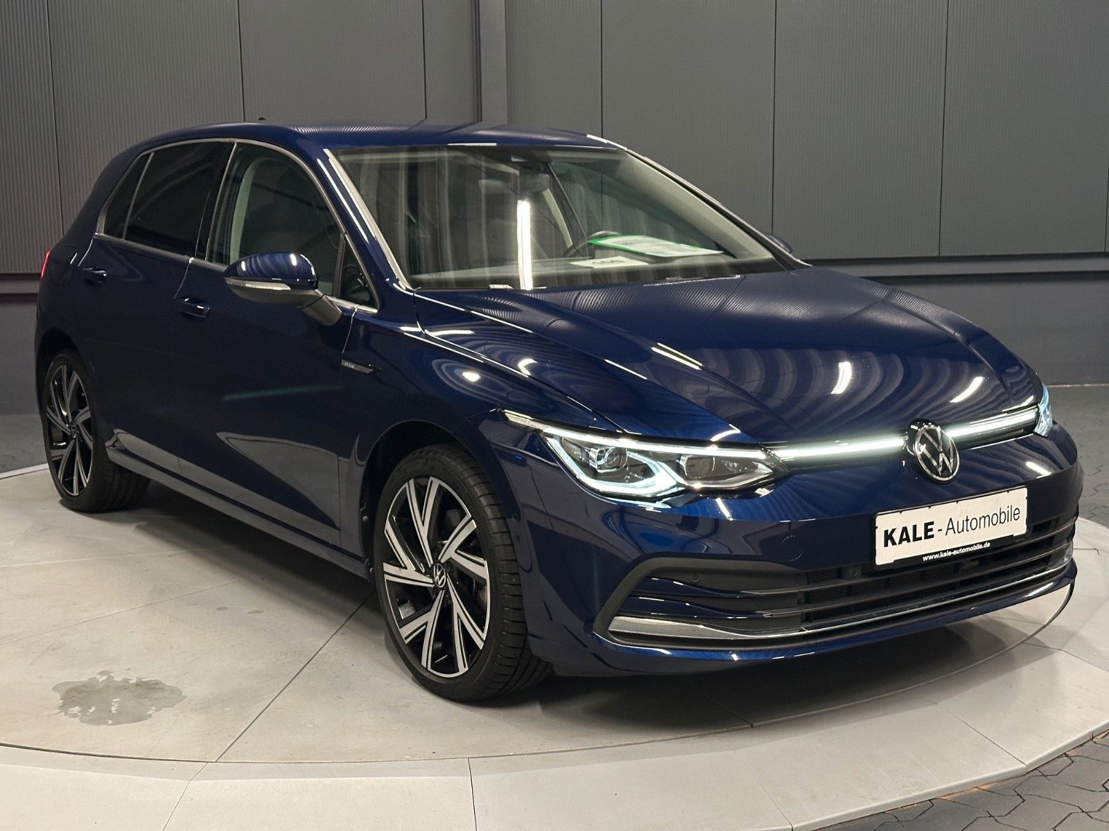 Volkswagen Golf 2023 г. Синий, пробег 13000 км