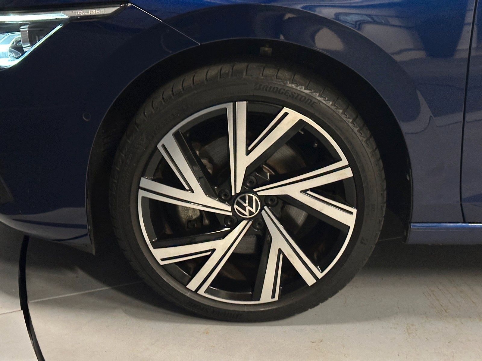 Volkswagen Golf 2023 г. Синий, пробег 13000 км
