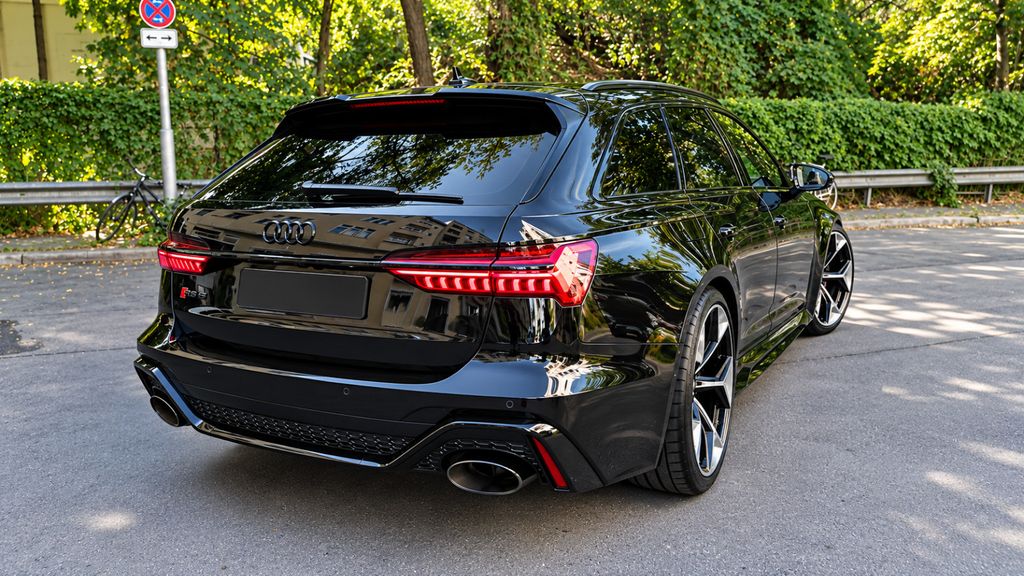 Audi RS6 2024 г. Чёрный, пробег 33000 км