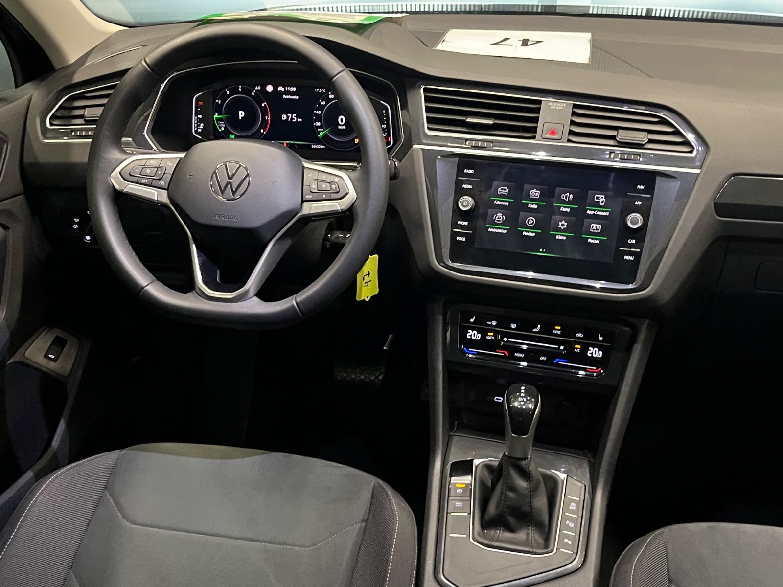 Volkswagen Tiguan 2021 г. Чёрный, пробег 56000 км