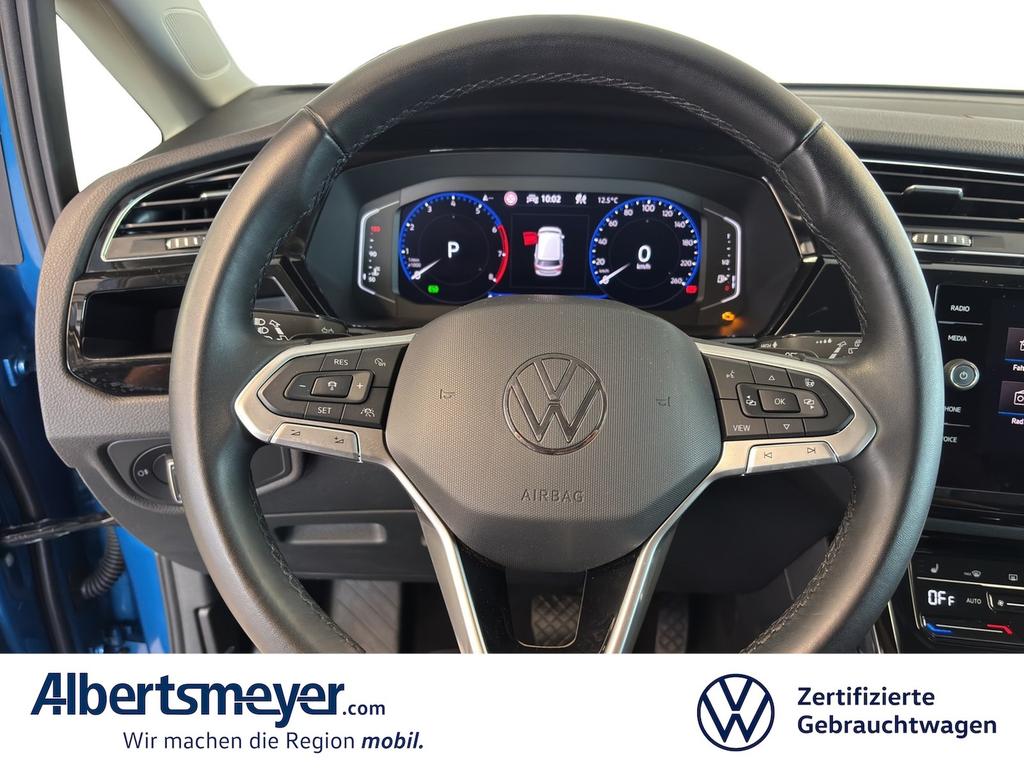 Volkswagen Touran 2023 г. Синий, пробег 57408 км