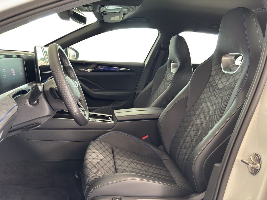 Volkswagen PASSAT VARIANT 2025 г. Белый, пробег 23989 км