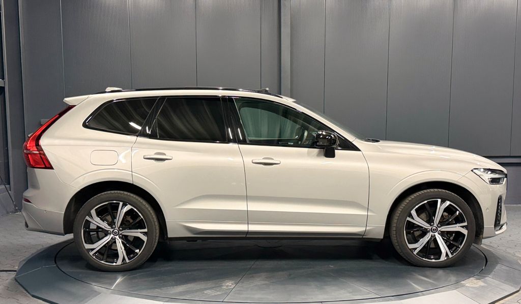 Volvo XC60 2023 г. Серый, пробег 28850 км